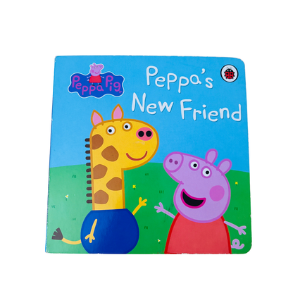 Book cover of 'Peppa's New Friend' featuring Peppa Pig and a giraffe on a blue background.
